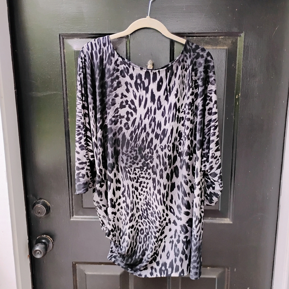 IMAN Black and White Boxy Tunic with 3/4 Sleeves
